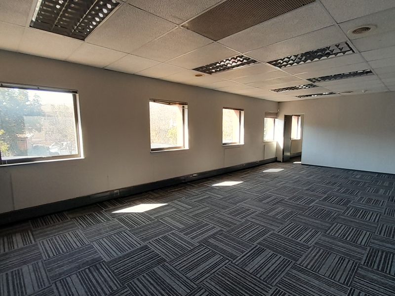 Own the Advantage 3,229m Warehouse with Offices HQ for Sale in Waterfall Office Park - Photo 7