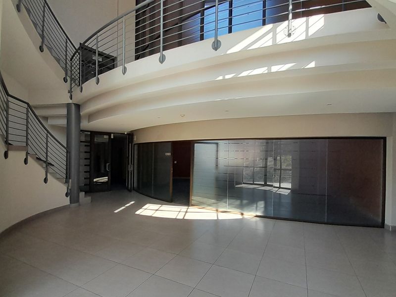 Own the Advantage 3,229m Warehouse with Offices HQ for Sale in Waterfall Office Park - Photo 2