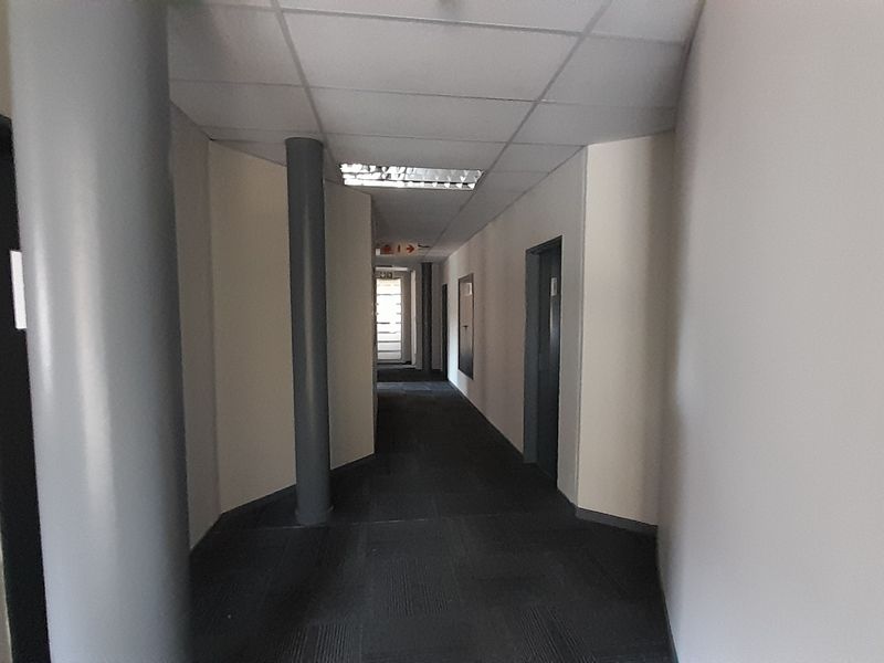 Own the Advantage 3,229m Warehouse with Offices HQ for Sale in Waterfall Office Park - Photo 5
