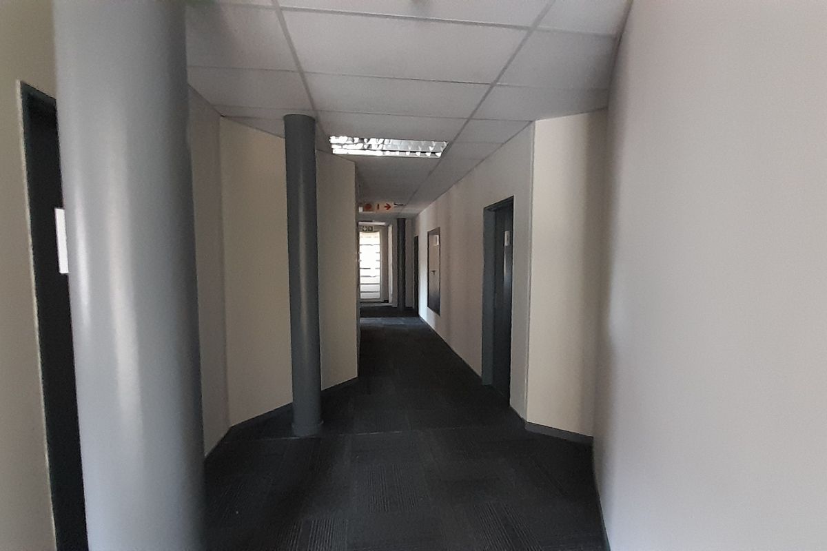 Own the Advantage 3,229m Warehouse with Offices HQ for Sale in Waterfall Office Park - Photo 5