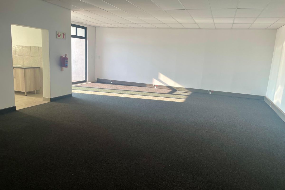 Warehouse to Let  at Olifantsfontein, Midrand - Photo 4