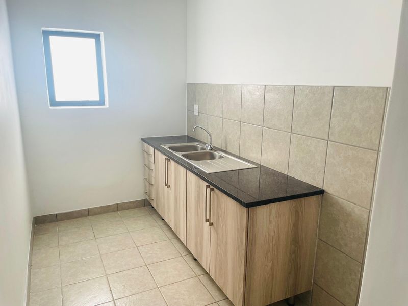 Warehouse to Let  at Olifantsfontein, Midrand - Photo 10