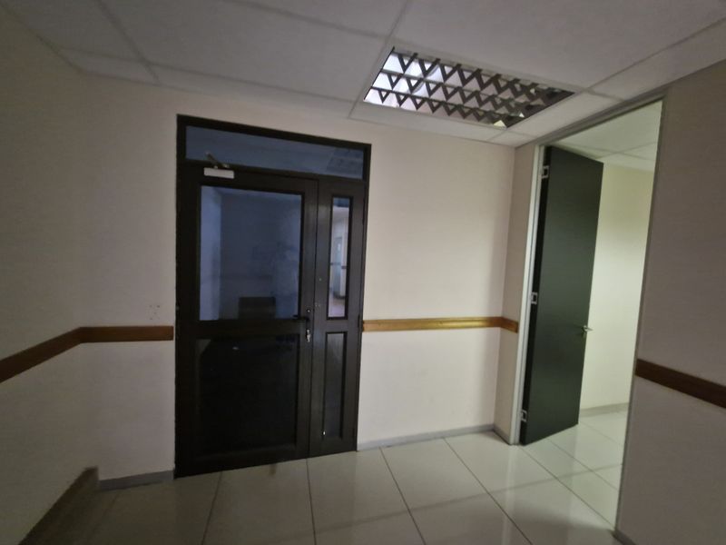 Prime 89.7m2 Business Centre to let in Lyttelton Manor, Centurion - ideal for your next venture! - Photo 6