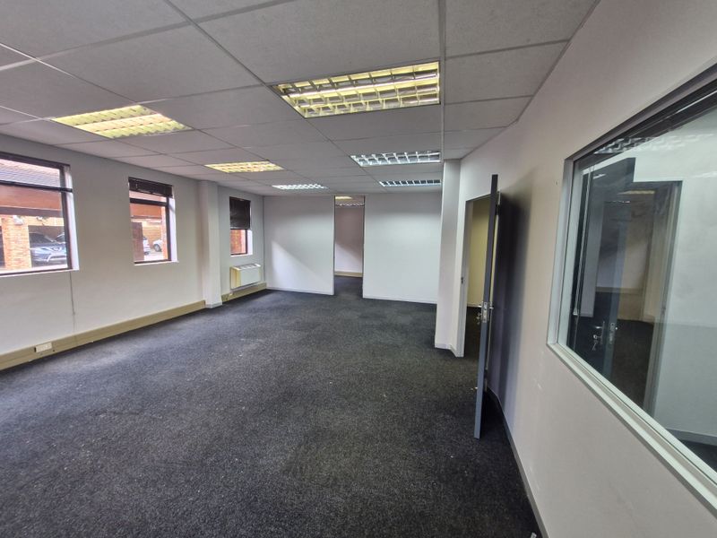 Prime 89.7m2 Business Centre to let in Lyttelton Manor, Centurion - ideal for your next venture! - Photo 9