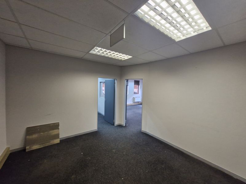 Prime 89.7m2 Business Centre to let in Lyttelton Manor, Centurion - ideal for your next venture! - Photo 7