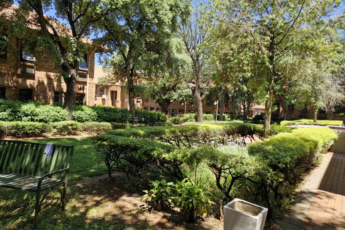 Prime 89.7m2 Business Centre to let in Lyttelton Manor, Centurion - ideal for your next venture! - Photo 3