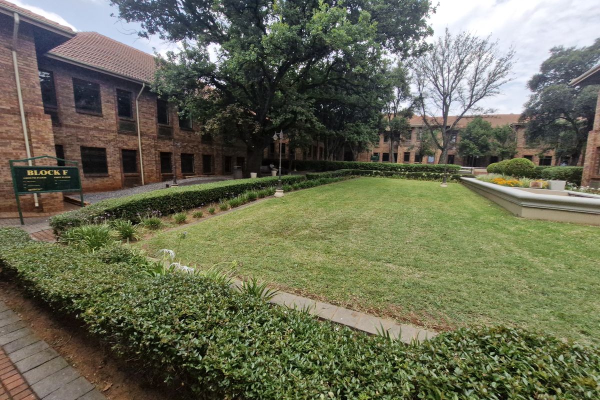 Prime 89.7m2 Business Centre to let in Lyttelton Manor, Centurion - ideal for your next venture! - Photo 5