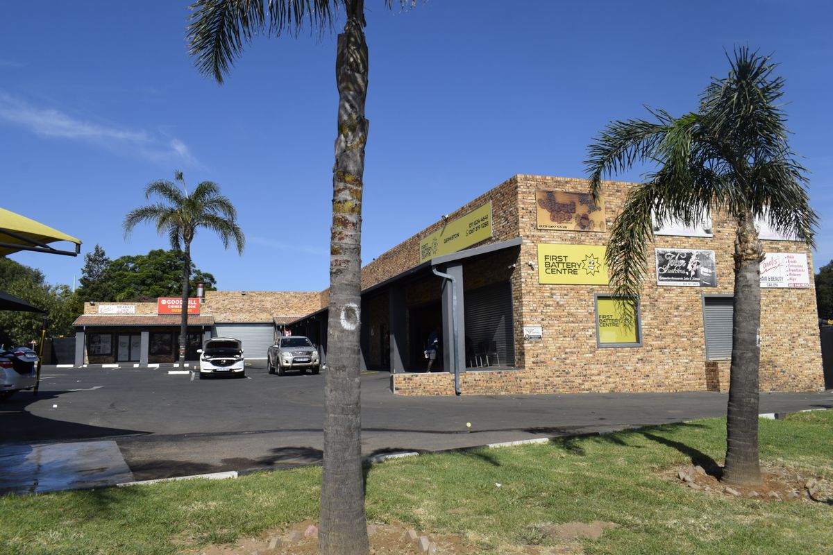 6 commercial shops for sale in Lambton. - Photo 4