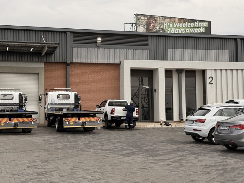 WAREHOUSE TO LET IN HIGHVELD, CENTURION - Photo 2