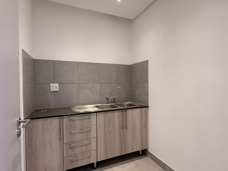 WAREHOUSE TO LET IN HIGHVELD, CENTURION - Photo 5