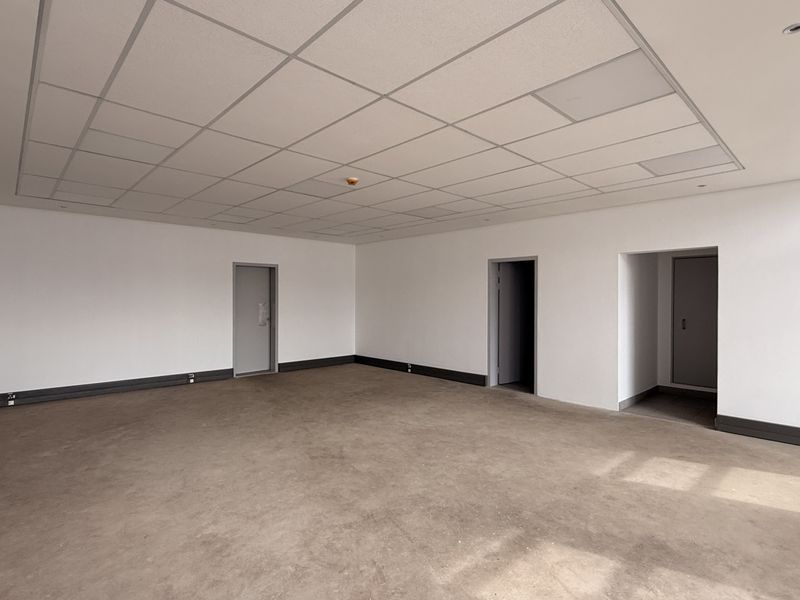 WAREHOUSE TO LET IN HIGHVELD, CENTURION - Photo 4