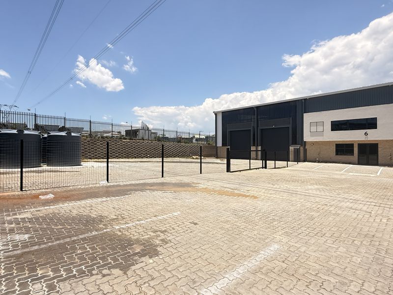 WAREHOUSE TO LET IN SAMRAND, CENTURION - Photo 3