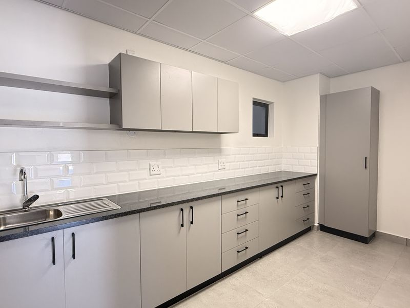 WAREHOUSE TO LET IN SAMRAND, CENTURION - Photo 9