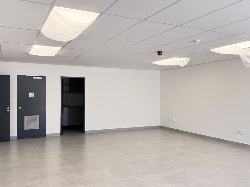 WAREHOUSE TO LET IN SAMRAND, CENTURION - Photo 6