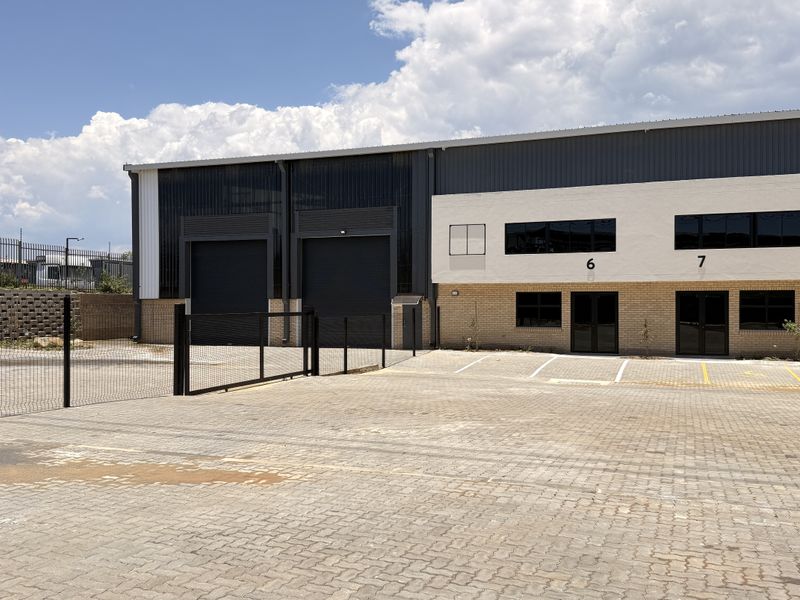 WAREHOUSE TO LET IN SAMRAND, CENTURION - Photo 4