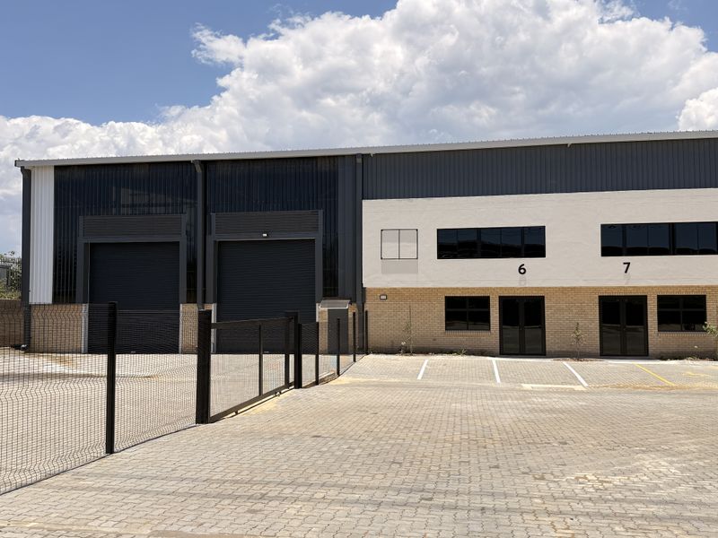 WAREHOUSE TO LET IN SAMRAND, CENTURION - Photo 2