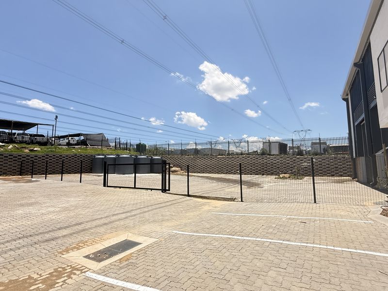 WAREHOUSE TO LET IN SAMRAND, CENTURION - Photo 5