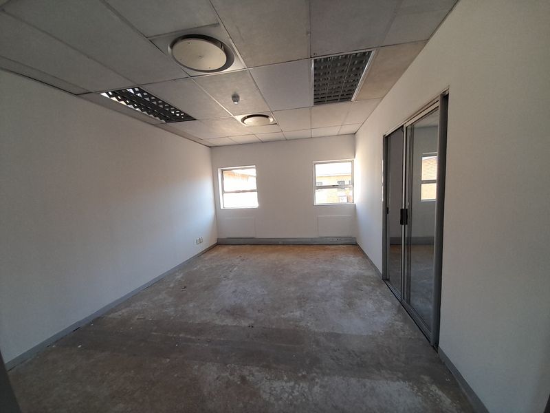 3,356m Freestanding Office Building To Let in Riverview Office Park - Photo 7