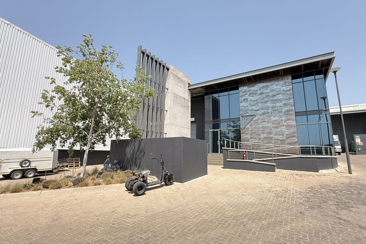 WAREHOUSE TO LET IN CENTURION - Photo 2