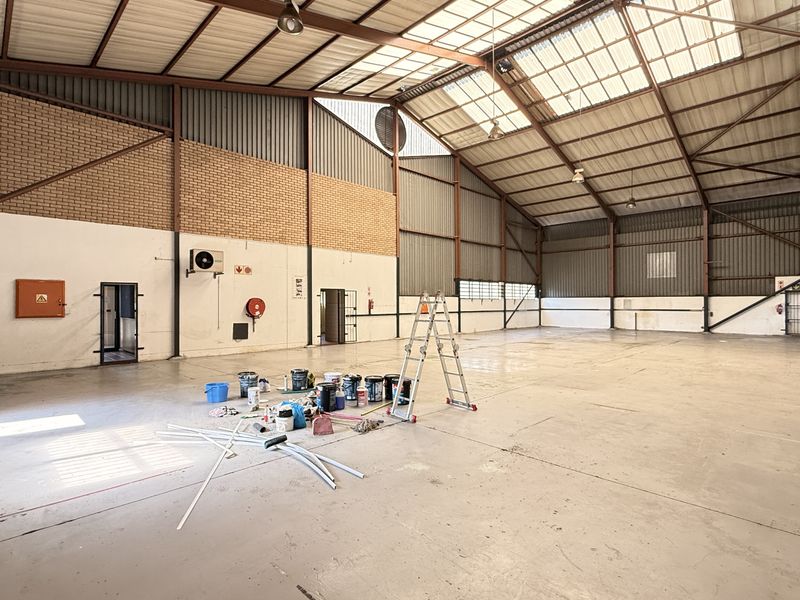 WAREHOUSE TO LET IN CENTURION - Photo 6
