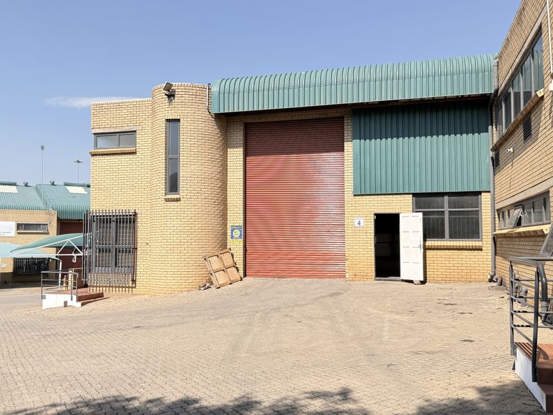 WAREHOUSE TO LET IN CENTURION - Photo 2