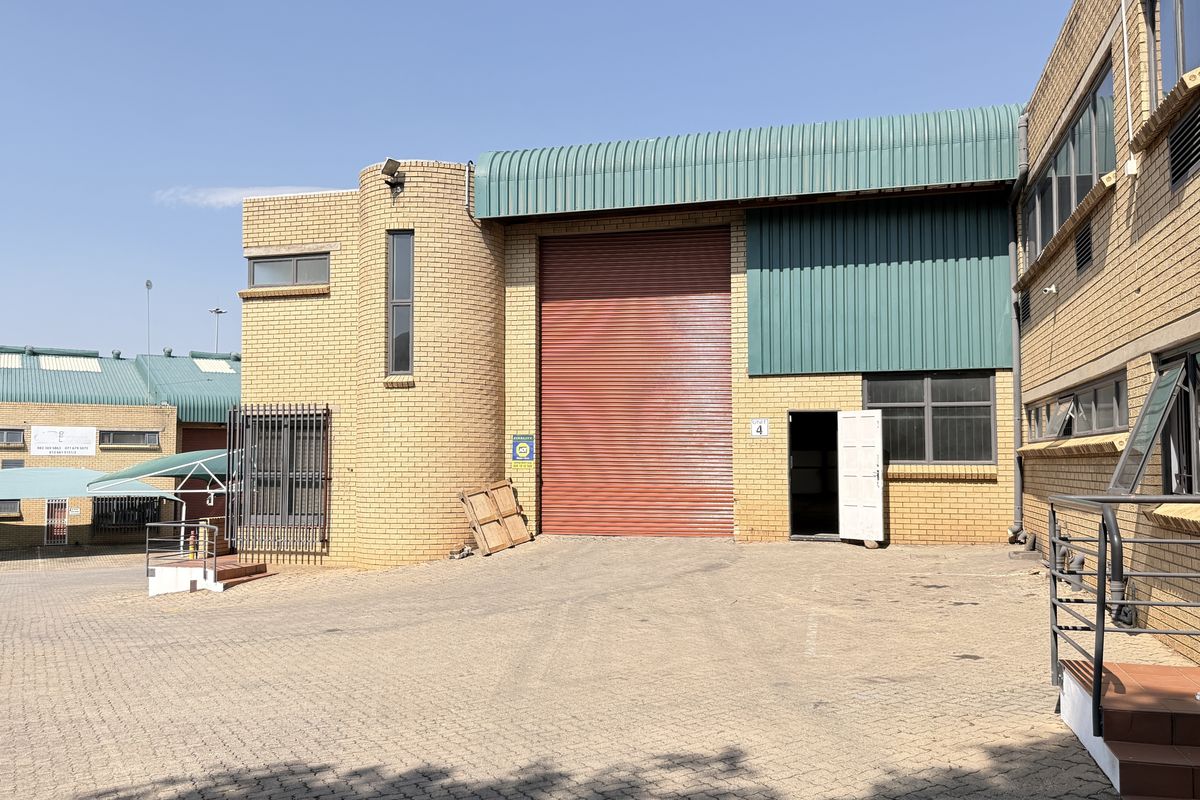 WAREHOUSE TO LET IN CENTURION - Photo 2