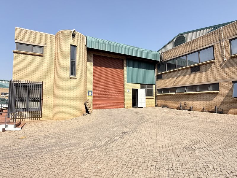 WAREHOUSE TO LET IN CENTURION - Photo 4