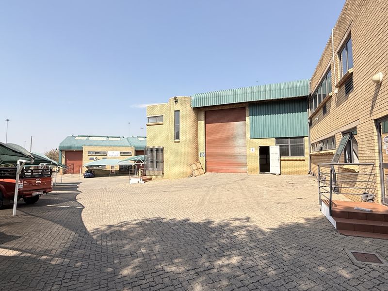 WAREHOUSE TO LET IN CENTURION - Photo 3