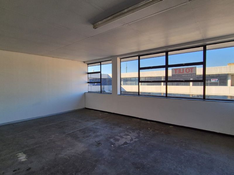 219m2 First-Floor Corner Office To Let in Silvertondale - Photo 10