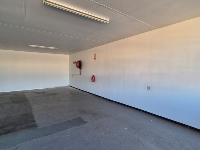 219m2 First-Floor Corner Office To Let in Silvertondale - Photo 6
