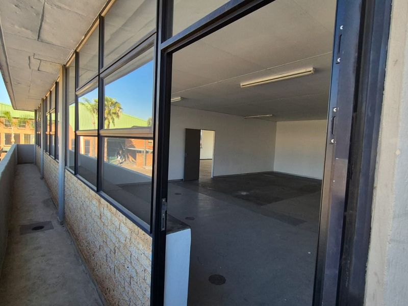 219m2 First-Floor Corner Office To Let in Silvertondale - Photo 5