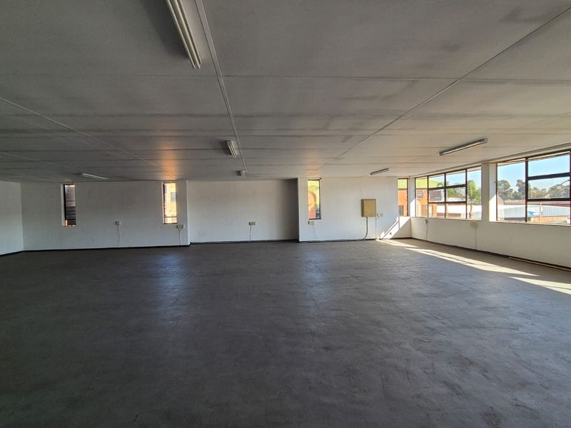 222m2 First-Floor Corner Office To Let in Silvertondale - Photo 4