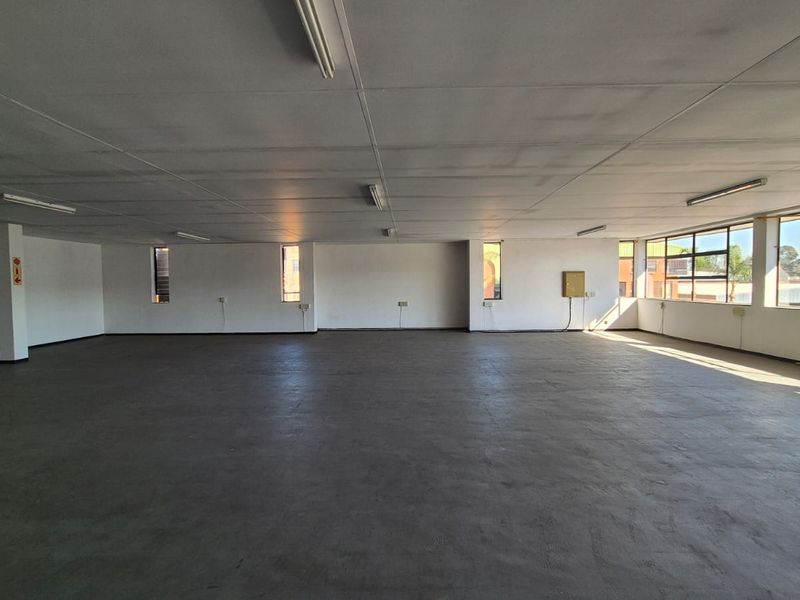 222m2 First-Floor Corner Office To Let in Silvertondale - Photo 10