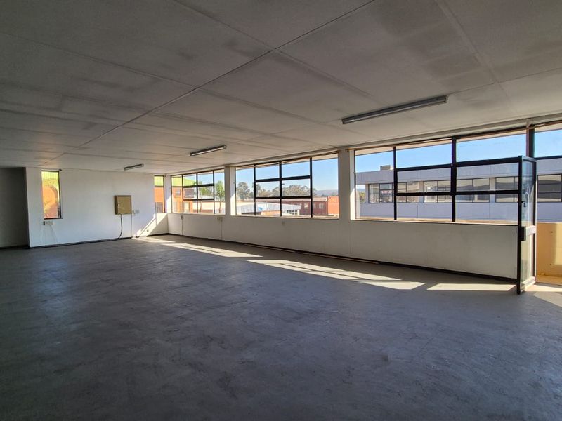 222m2 First-Floor Corner Office To Let in Silvertondale - Photo 5