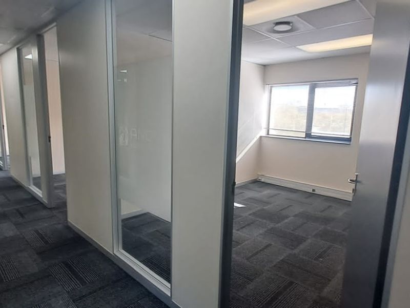 Spacious Plug and Play 721m Office in Midrand Gate - Photo 9