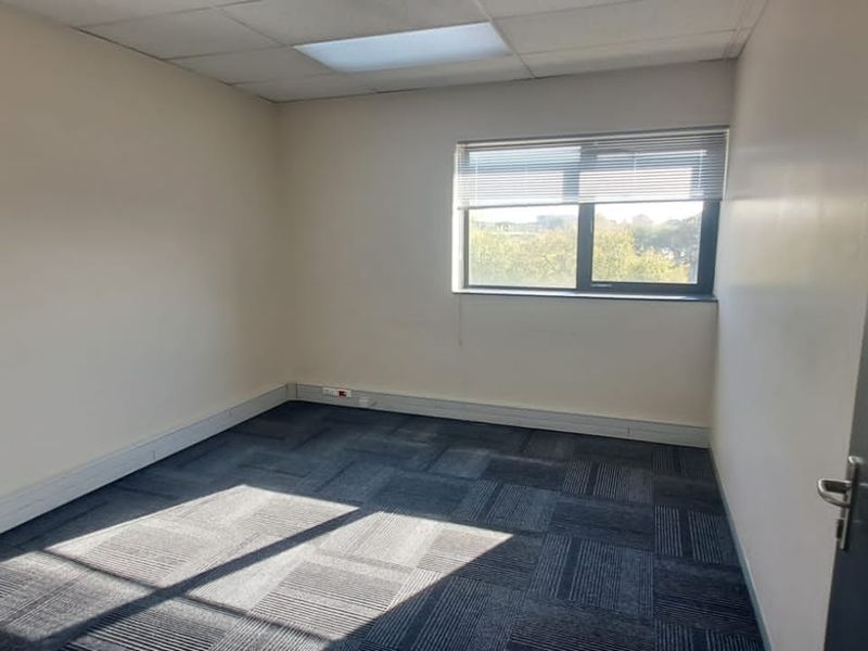 Spacious Plug and Play 721m Office in Midrand Gate - Photo 7