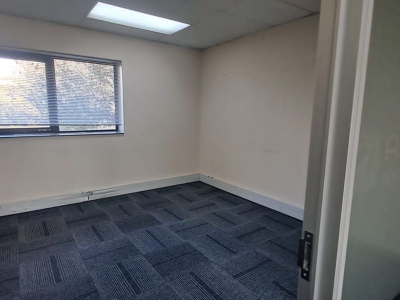 Spacious Plug and Play 721m Office in Midrand Gate - Photo 3