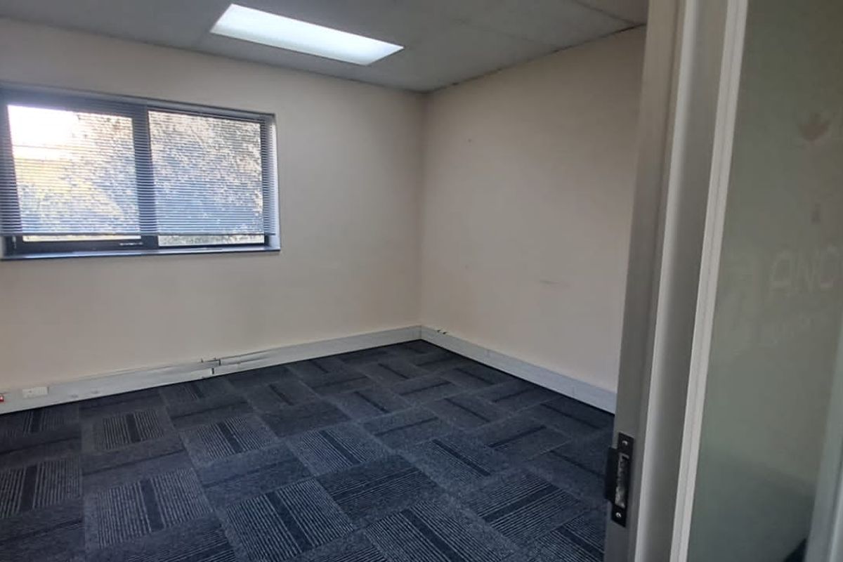 Spacious Plug and Play 721m Office in Midrand Gate - Photo 3