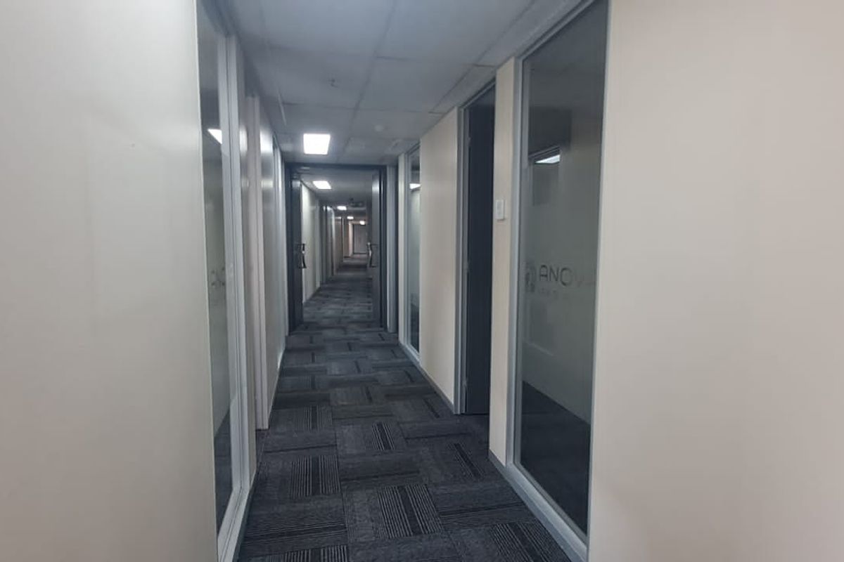 Spacious Plug and Play 721m Office in Midrand Gate - Photo 4