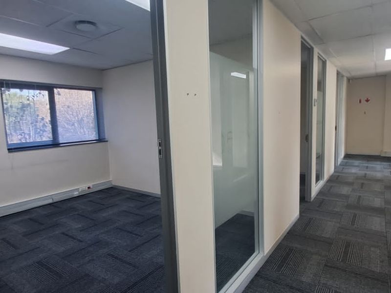 Spacious Plug and Play 721m Office in Midrand Gate - Photo 5