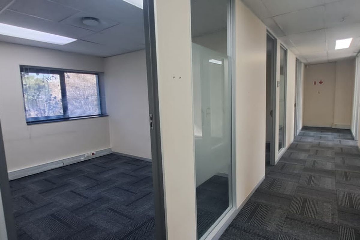 Spacious Plug and Play 721m Office in Midrand Gate - Photo 5