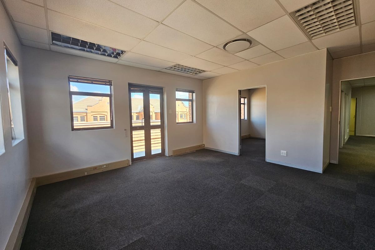 To Let | 128.83 m2 Corporate Office with Private Balcony | The Boardwalk - Photo 3