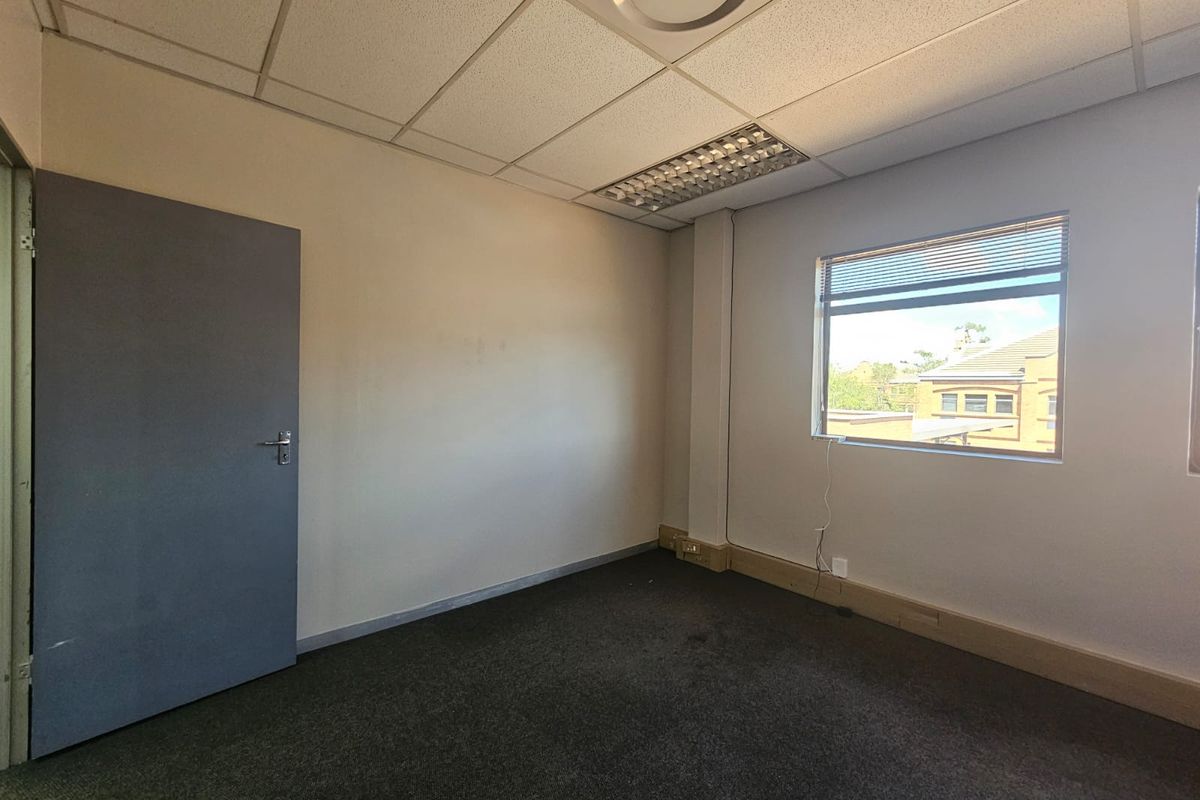 To Let | 128.83 m2 Corporate Office with Private Balcony | The Boardwalk - Photo 5