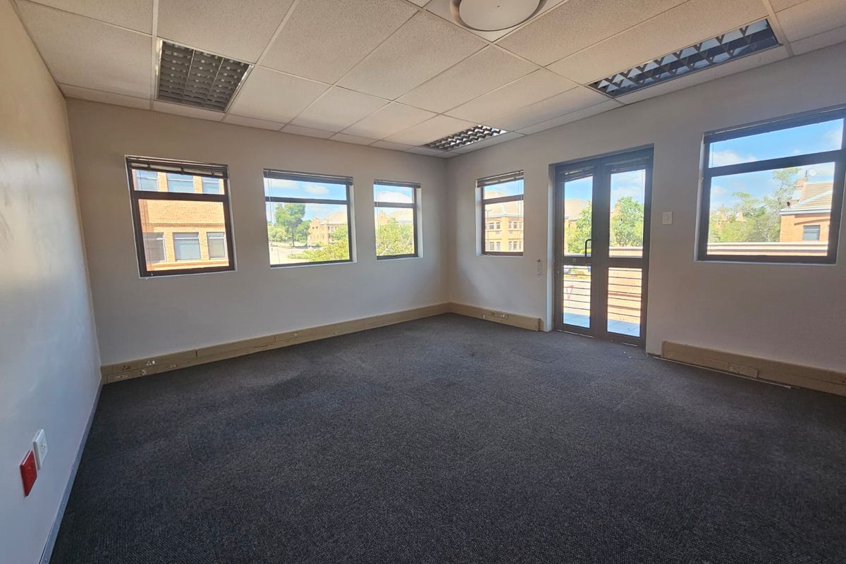 To Let | 128.83 m2 Corporate Office with Private Balcony | The Boardwalk - Photo 2