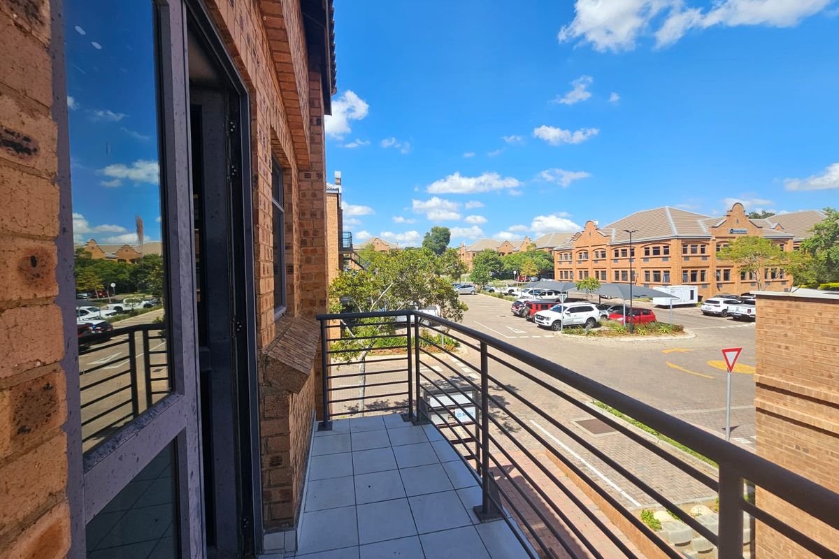 To Let | 128.83 m2 Corporate Office with Private Balcony | The Boardwalk - Photo 4