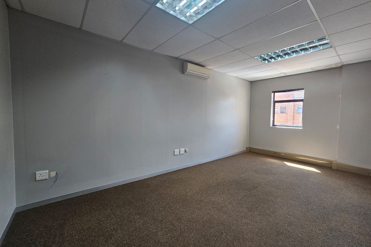 To Let | 173.30 m2 Executive Office Suite with Private Balcony | The Boardwalk Office Park - Photo 2