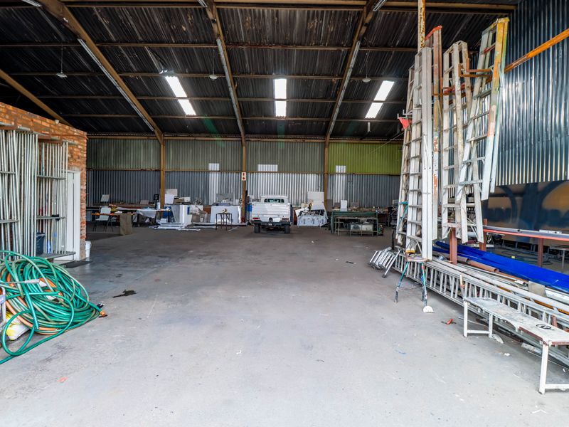 800m2  Factory TO LET in Clayville - NO LOADSHEDDING - Photo 6