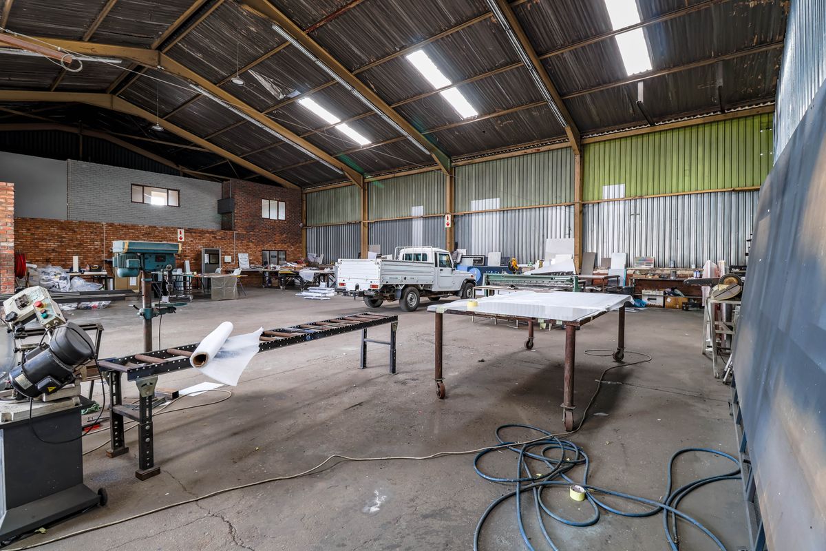 800m2  Factory TO LET in Clayville - NO LOADSHEDDING - Photo 5