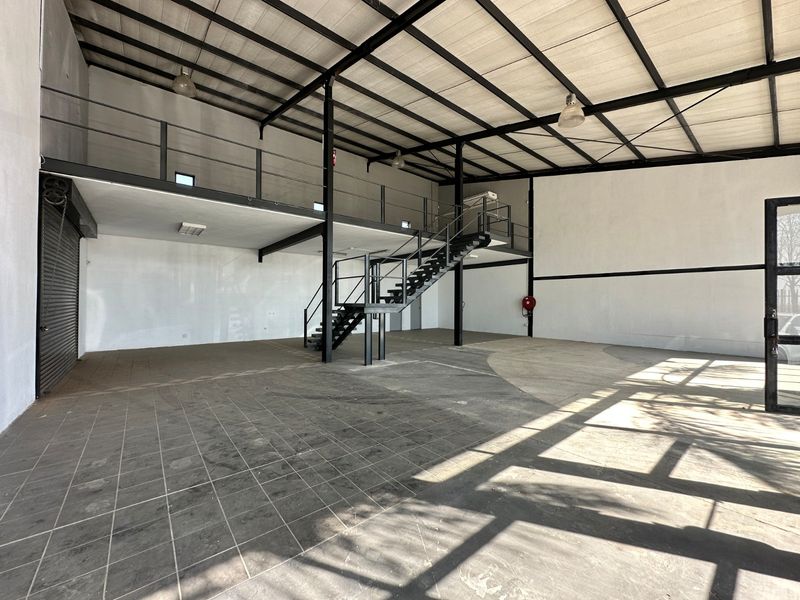 334m2 Warehouse To Let in Louwlardia, Centurion - Photo 2