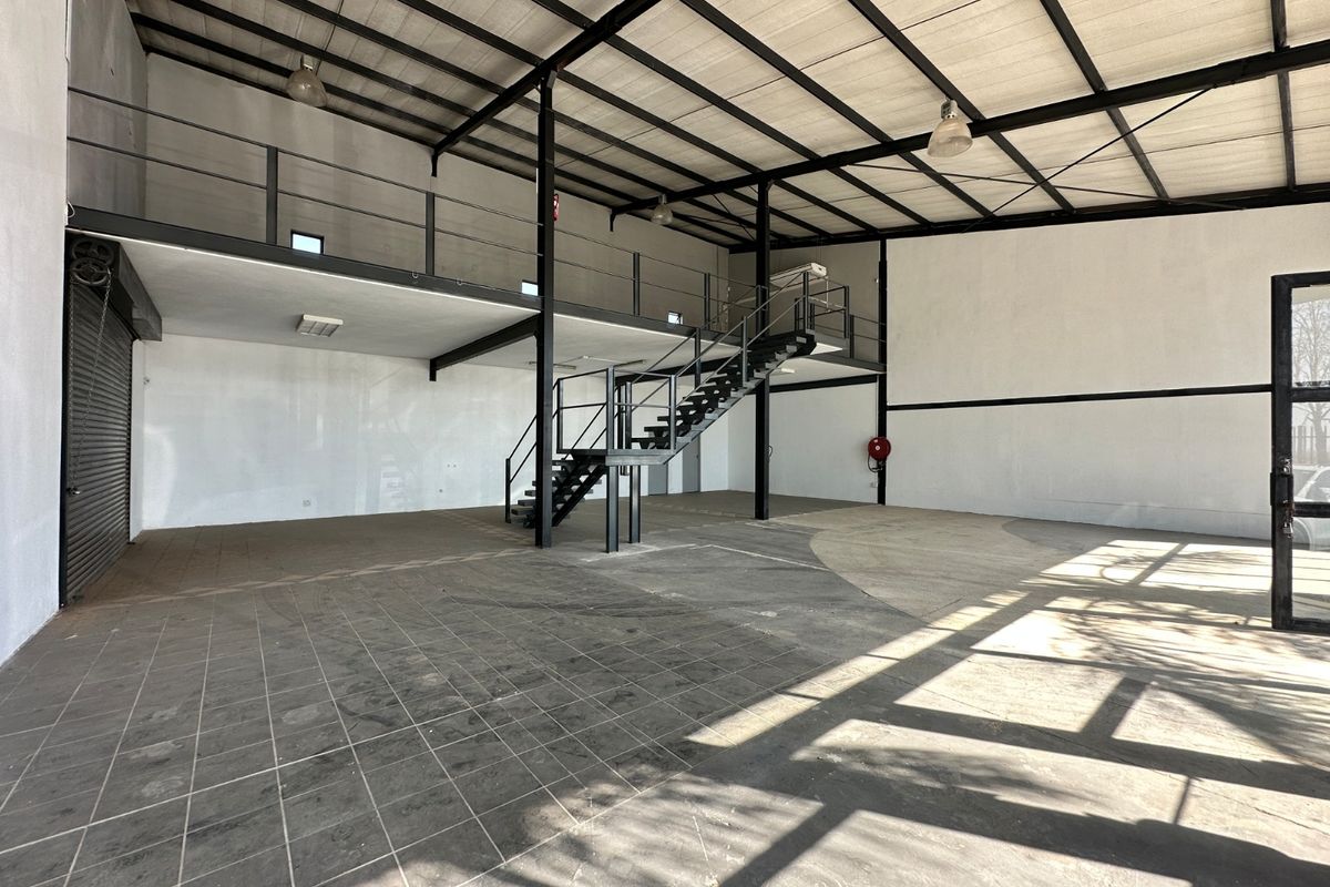 334m2 Warehouse To Let in Louwlardia, Centurion - Photo 2